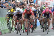 Велогонщики многодневки Джиро д’Италия не остались в стороне от трагедии на фуникулере 