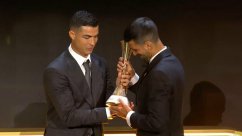Роналду лично наградил Джоковича на Globe Soccer Awards в Дубае