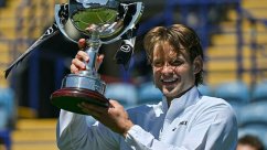 Бергс выиграл первый титул в карьере на турнире в Истборне