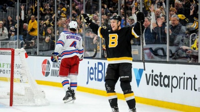 Бостон одержал 10 победу подряд в рамках НХЛ