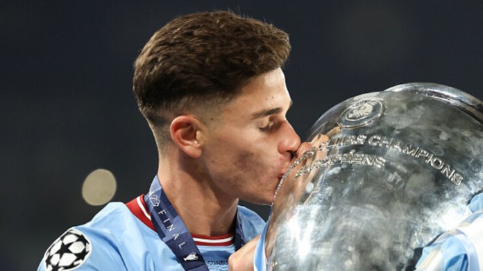23-летний форвард из Манчестер Сити завоевал 2 супертитула за сезон