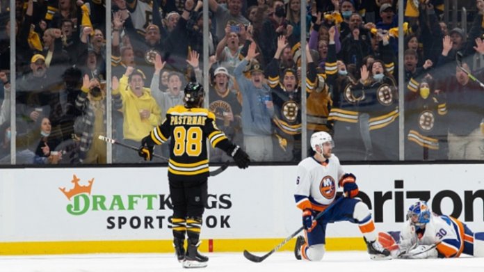 На игре НХЛ Бостон — Айлендерс был побит рекорд посещаемости сезона