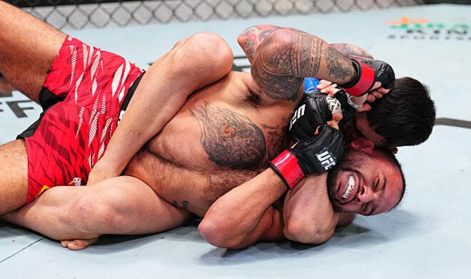 Скандал в UFC: боец уволен после подозрительного поражения