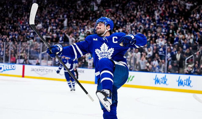 Рекорд Мэттьюза и смена лидера Востока: насыщенный день НХЛ