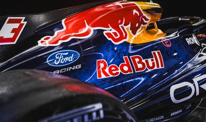 Ред Булл показав нові кольори