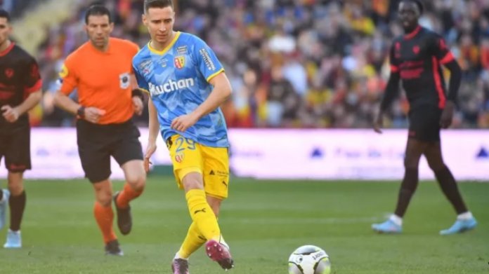 Франція підтримує Україну. Француська збірна з'явилася на матчі в синьо-жовтій формі