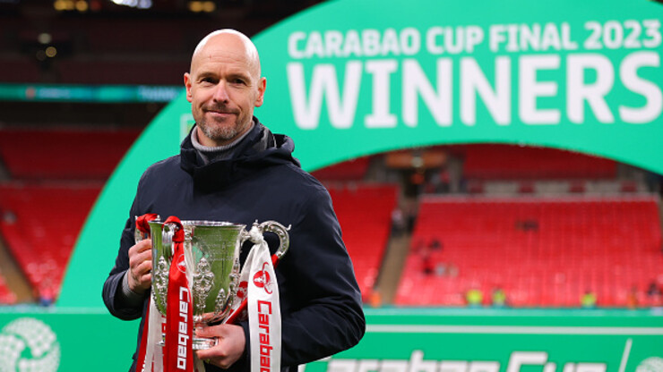 Тен Хаг забыл трофей с МЮ