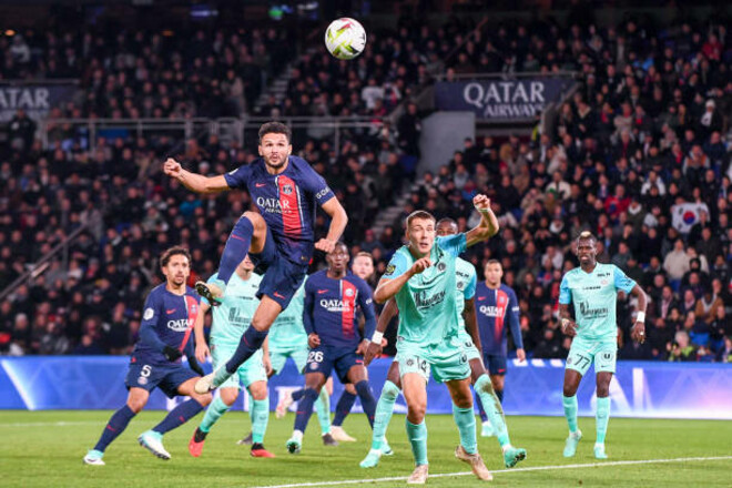 ПСЖ разгромно обыграл Монпелье и выбился в лидеры