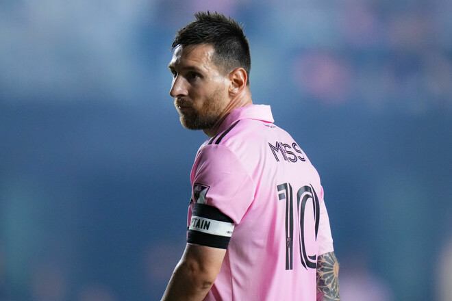 Стала известна зарплата Месси